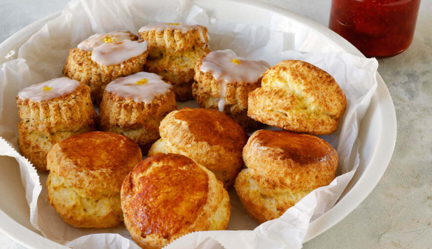 スコーンとイチゴジャム