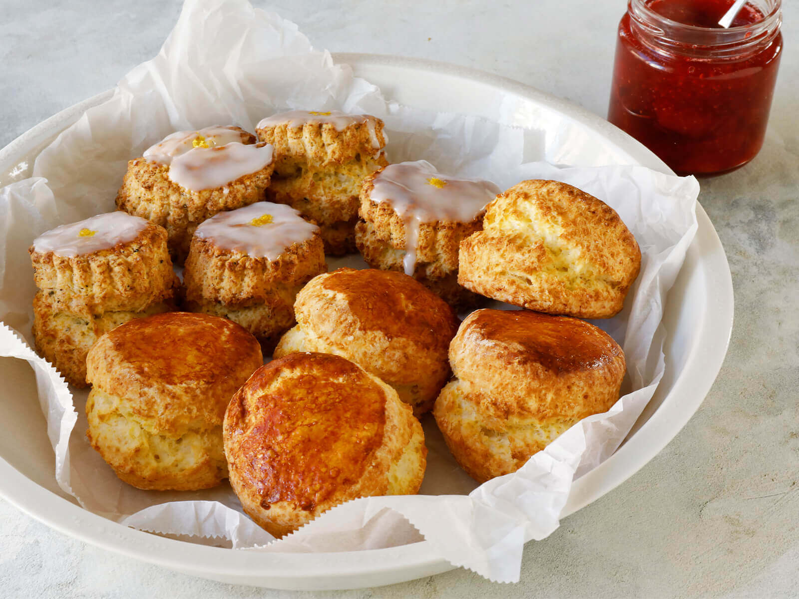 スコーンとイチゴジャム