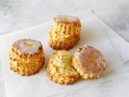 スコーンとイチゴジャム