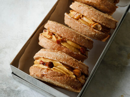 自家製プラリネペーストのダックワーズ